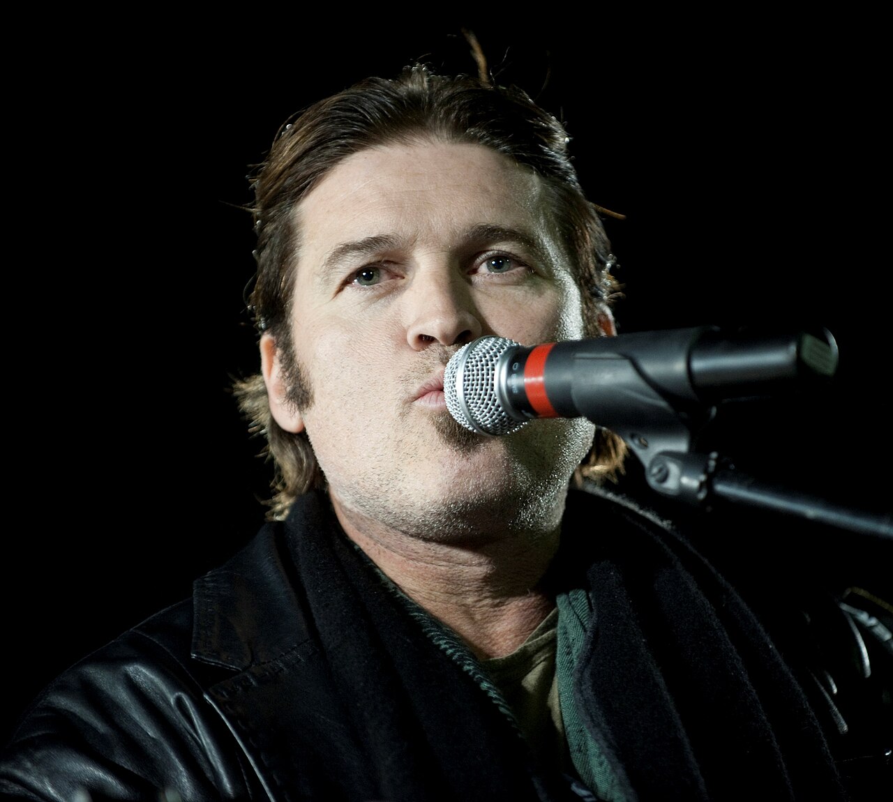 GUESS WHO BILLY RAY CYRUS JUST CONFIRMED HE'S DATING ON LIVE TV?