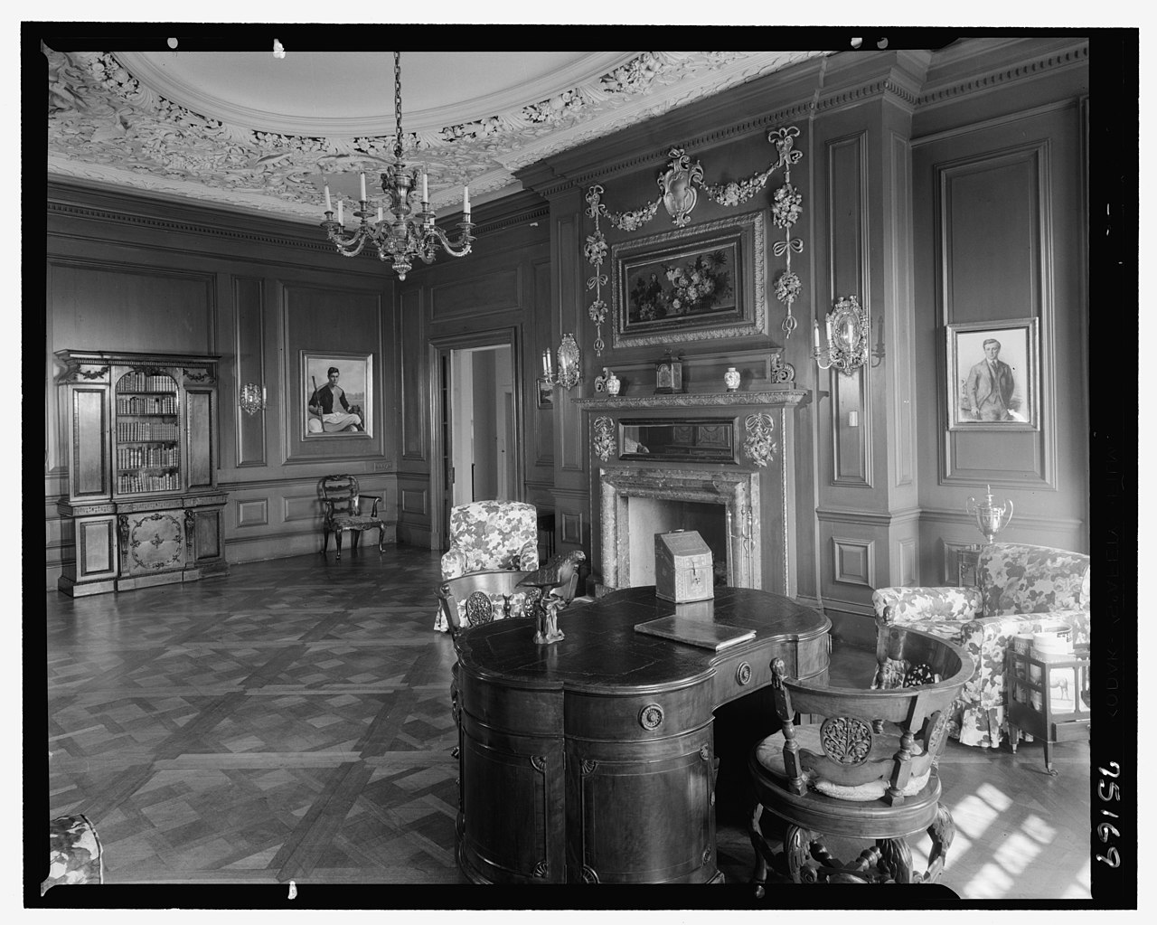 Long Island — John S. Phipps Manor House, residence, Old Westbury Gardens, Old Westbury, Long Island. LOC gsc.5a27317