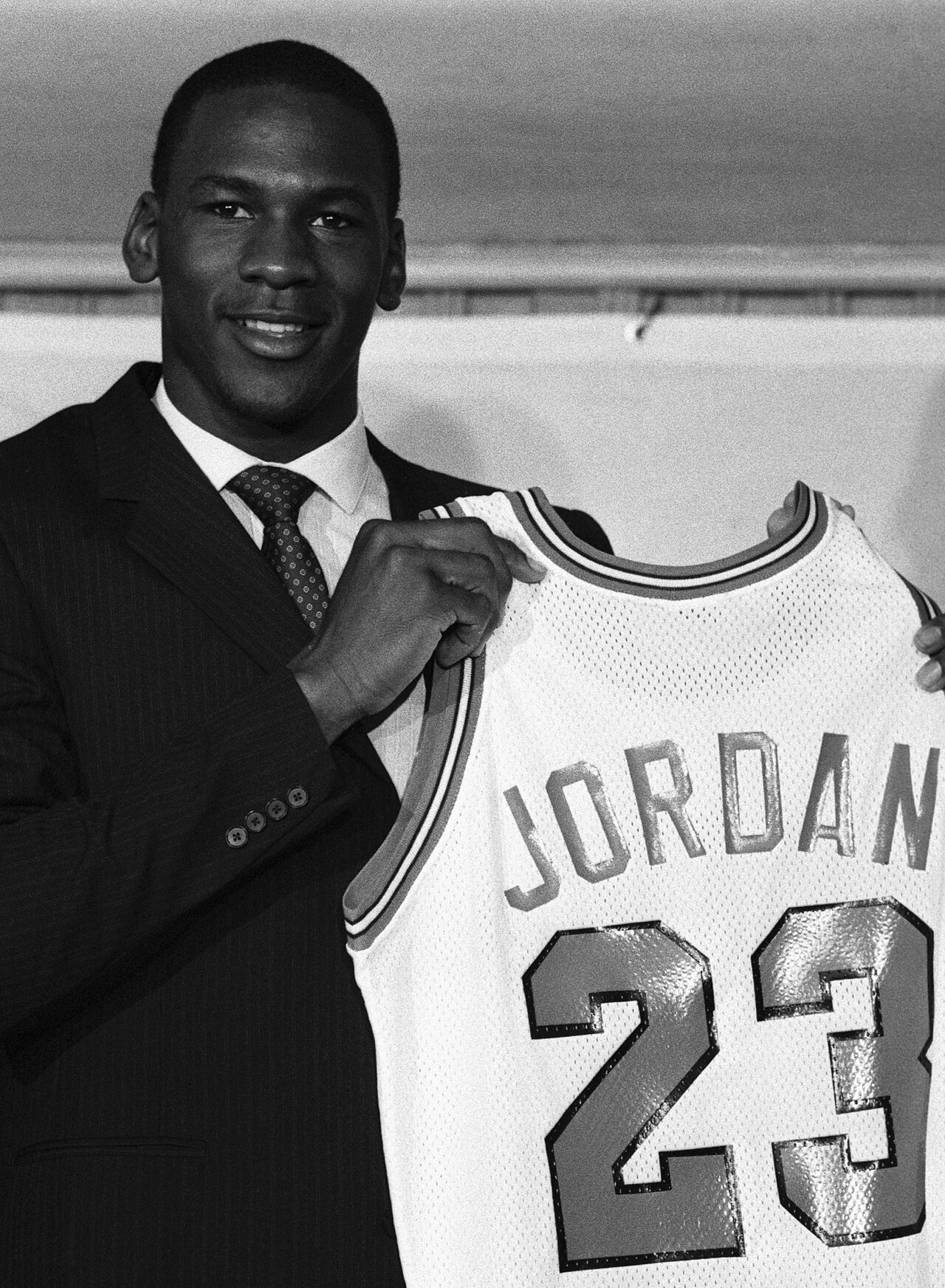 CHICAGO BULLS '92-93 CHAMPIONSHIP BANNER HITS AUCTION BLOCK — AND SOMEONE'S GONNA OWN A PIECE OF MJ HISTORY